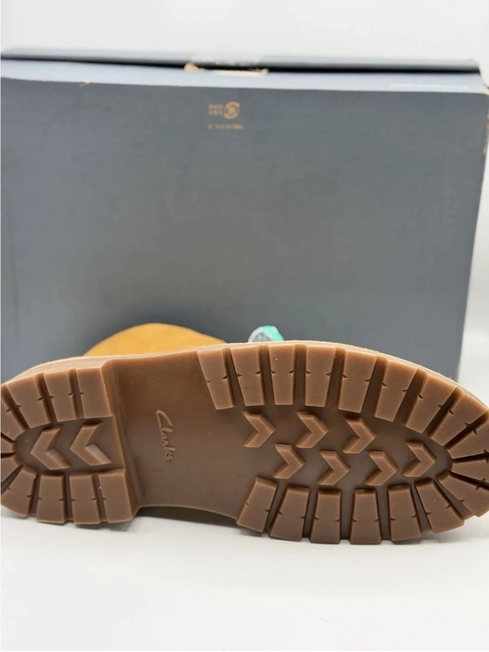 CLARKS BUSHACRE 3 CHUKKA BOOTS (9.5)